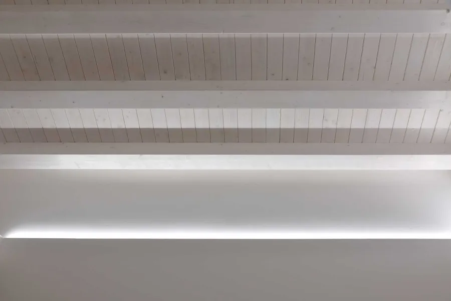 Ristrutturazione Villetta - Tetto in legno laccato bianco