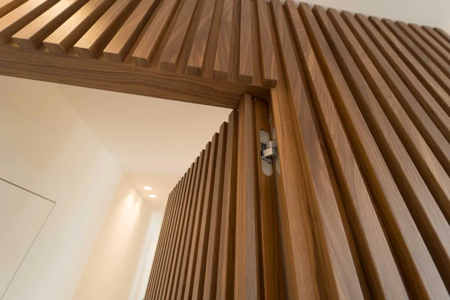 Particolare della porta a scomparsa