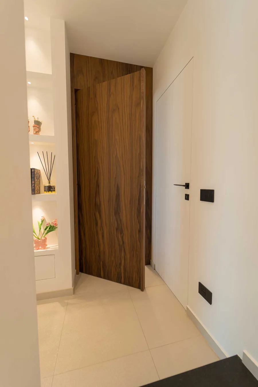 				La porta a scomparsa vista dal disimpegno